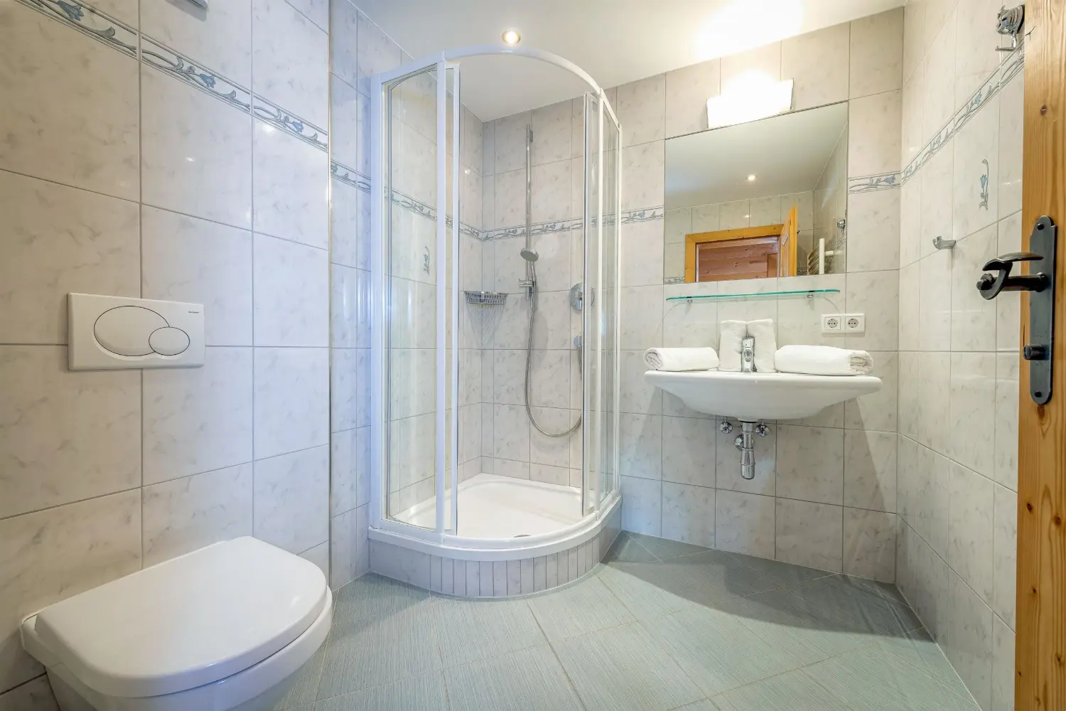 Badezimmer der Ferienwohnung Top 2 im Appartementhaus