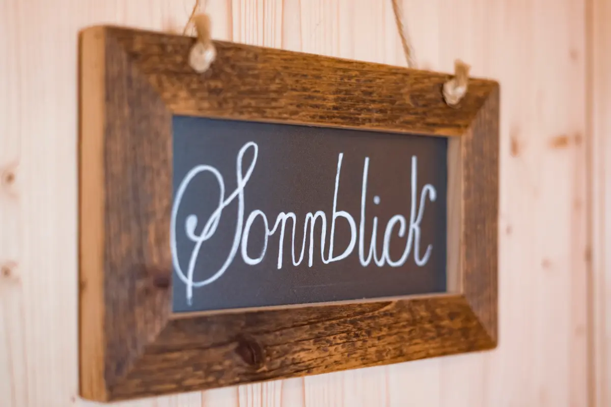Slate board with the name Sonnblick in the apartment — Bauernhaus, Gafalhof, Going