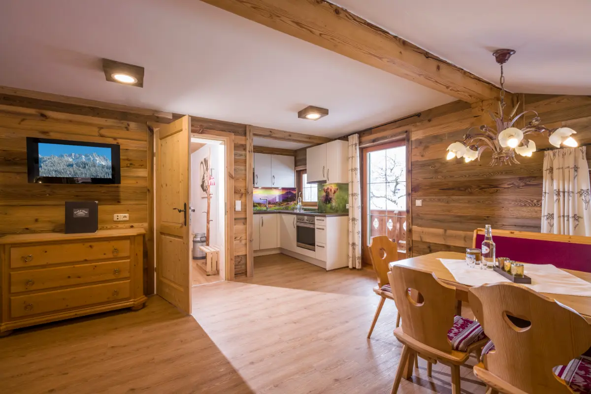 Living area in solid Tyrolean timber in the Sonnblick apartment — Gafalhof, Going am Wilden Kaiser