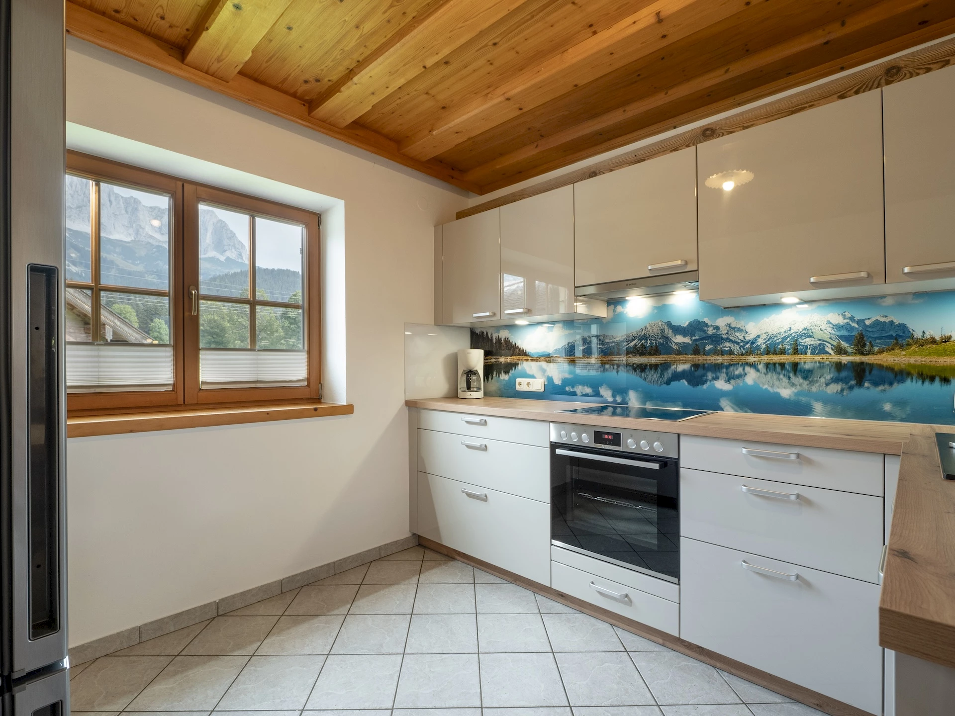 Küche im Erdgeschoss des Tirolerhauses — Ferienwohnung Going Tirol