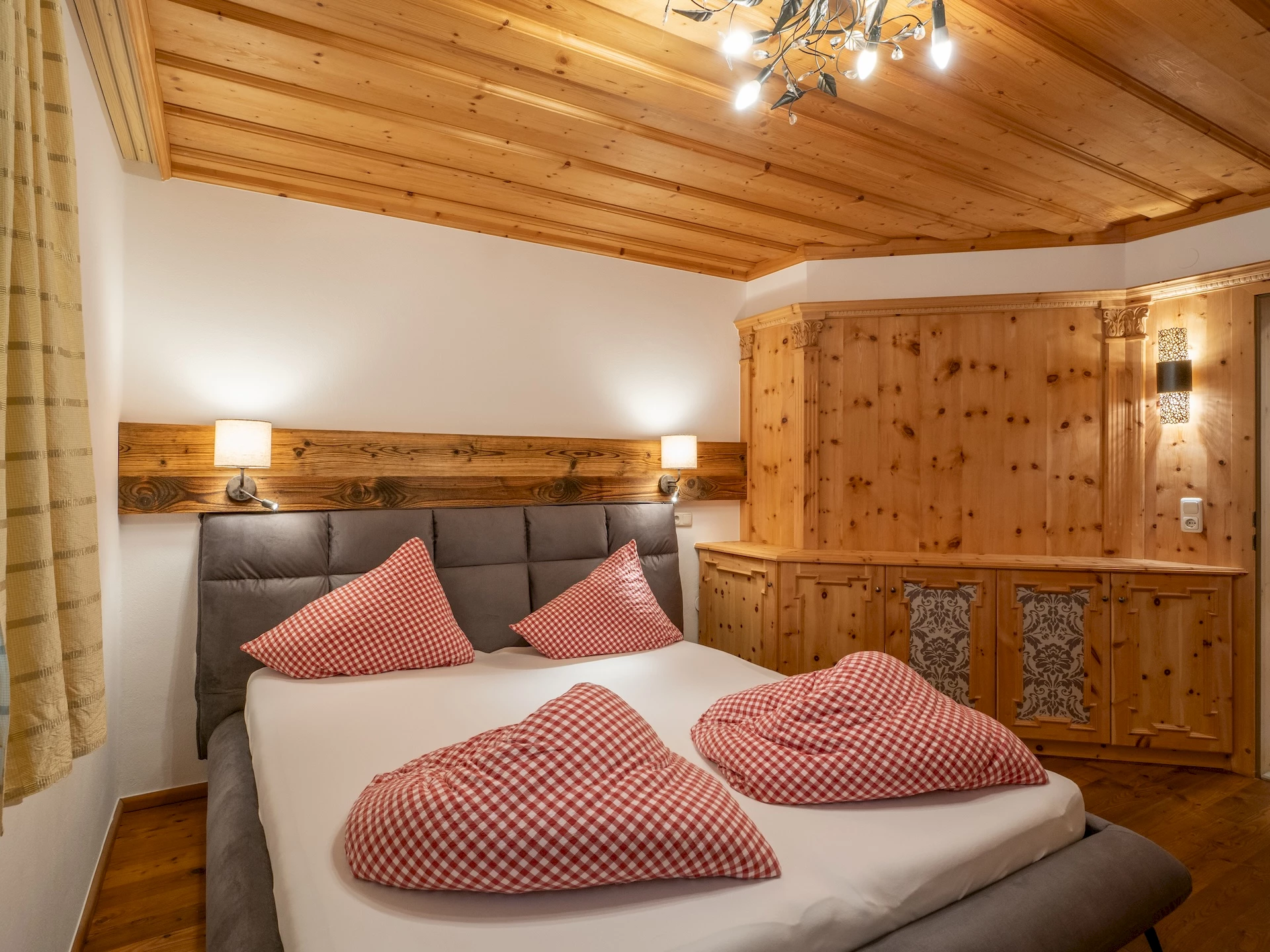 Schlafzimmer im Erdgeschoss des Tirolerhauses — Gafalhof Going