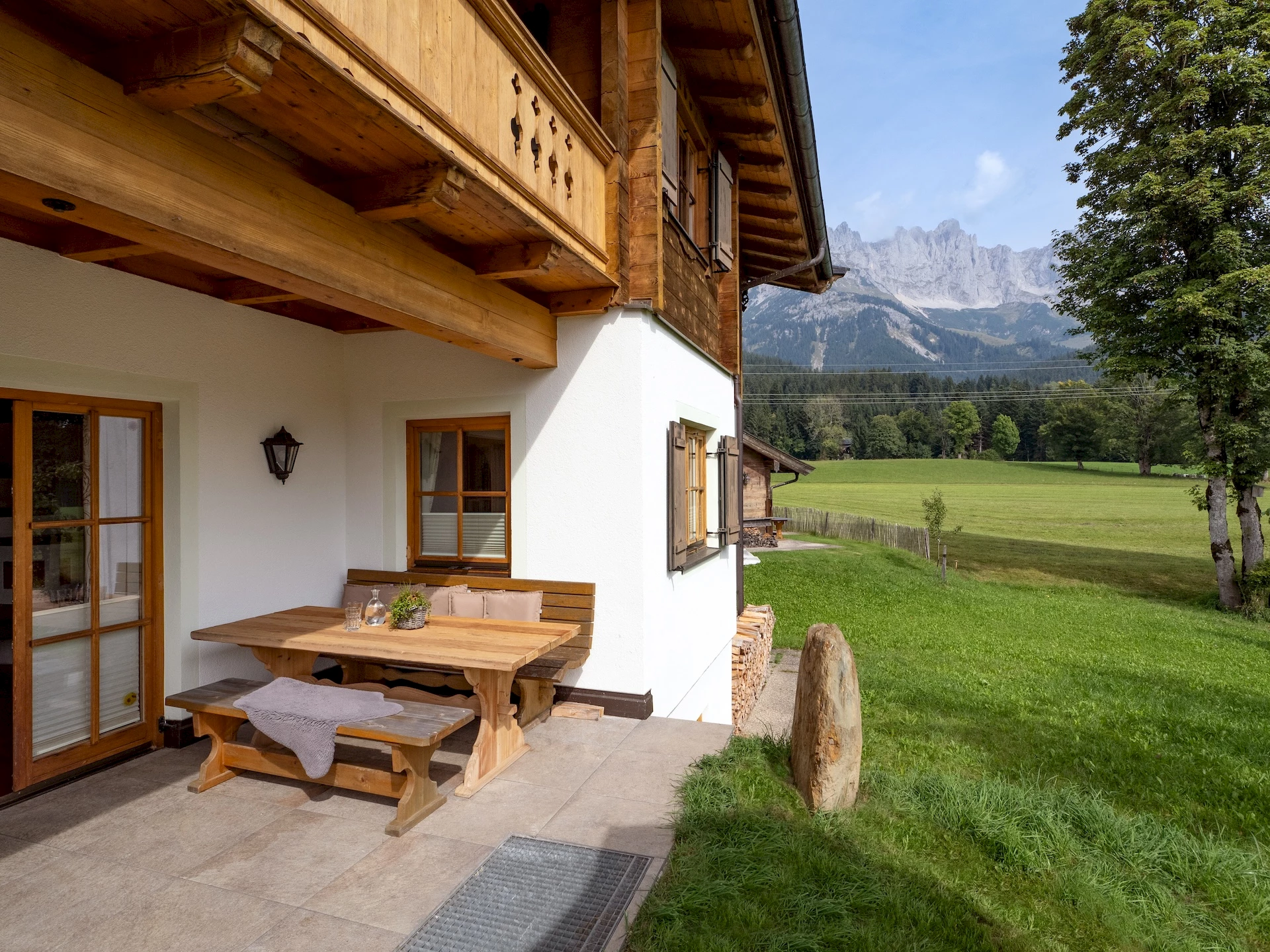 Sitzplatz auf der Terrasse des Tirolerhauses am Gafalhof