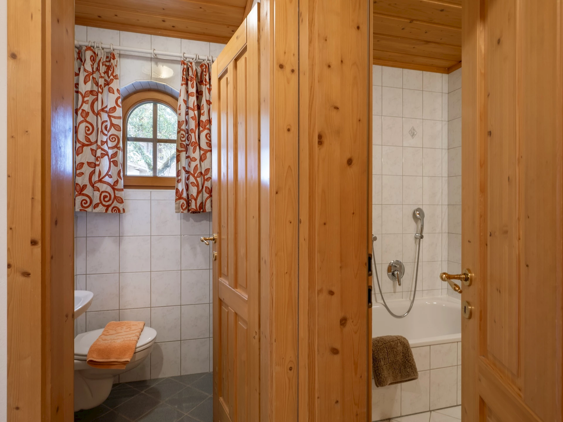 Separates WC im Erdgeschoss des Tirolerhauses