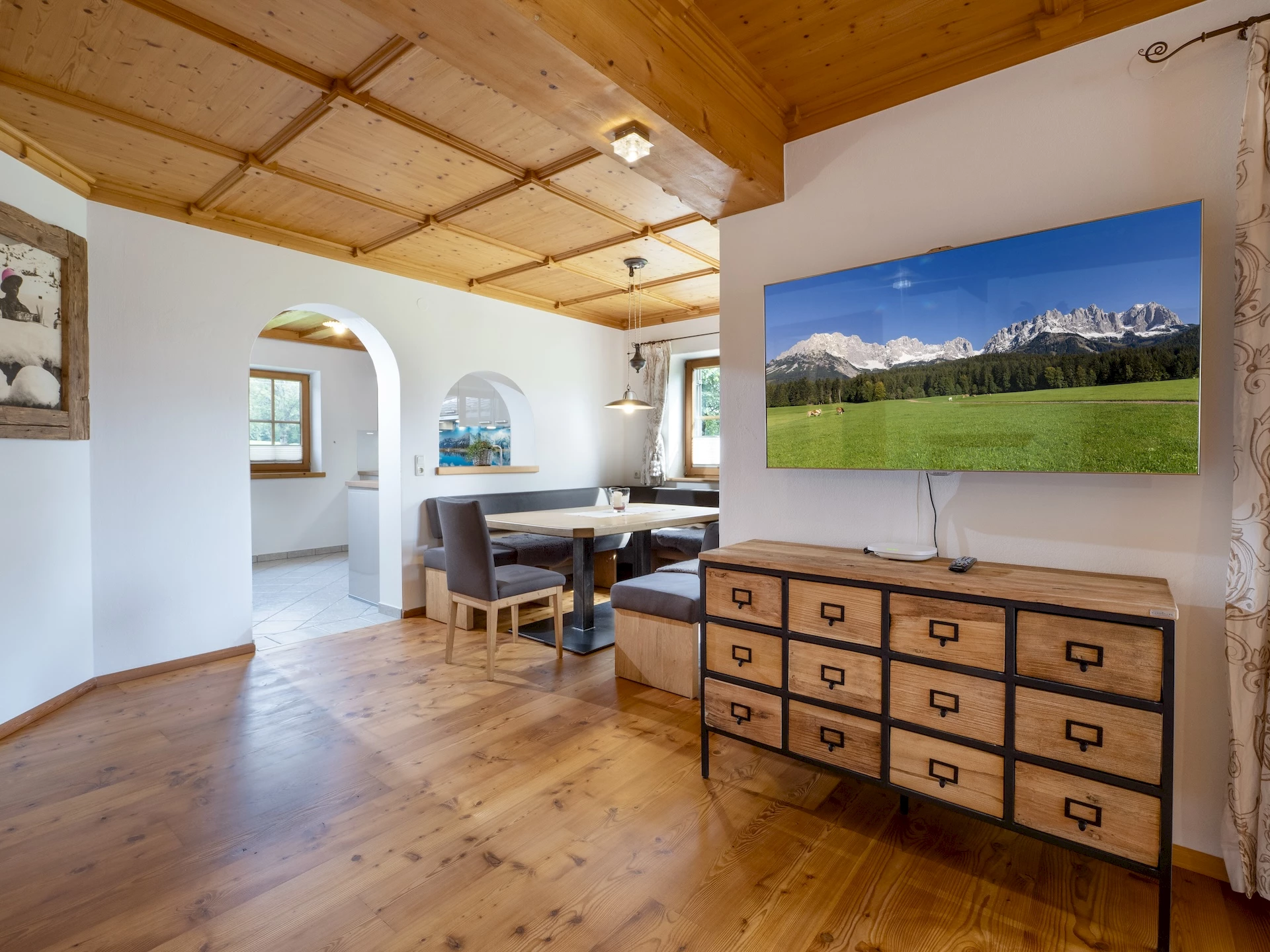 Wohnzimmer im Erdgeschoss des Tirolerhauses — Ferienwohnung am Gafalhof in Going